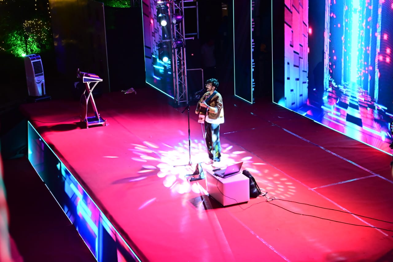 c1022b6b-148c-47cb-a4f5-4c91348ec3fb