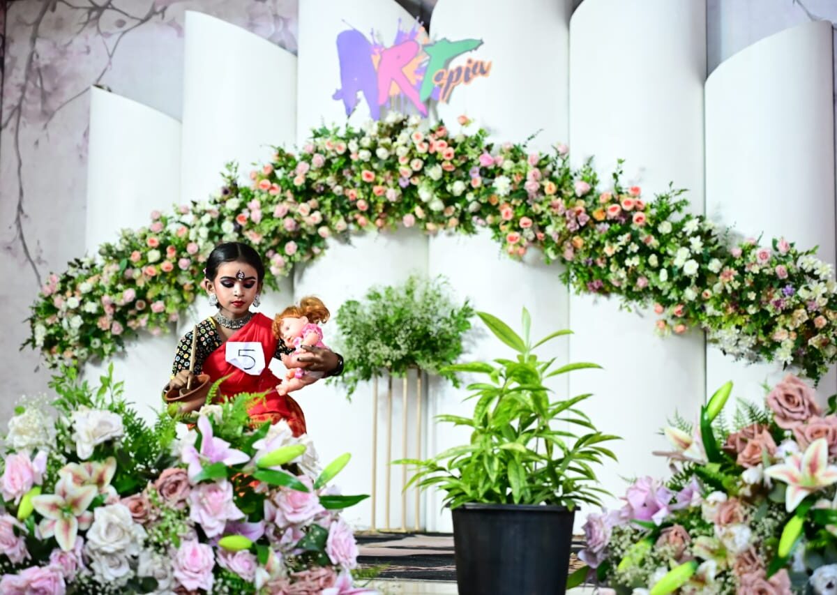 2c35535b-1900-445b-95c7-ffea7720c3e2